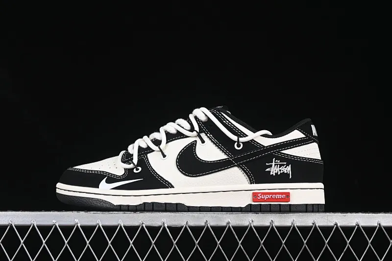 All Categories Nk SB Dunk Series Nk SB Dunk Low High-end Customized Low-top Shoes Nike SB Dunk Low Stusi x Sup Tripartite Series Straps Black and White Black Hook Anniversary High-end Customized Low-top Casual Shoes YX5066-278